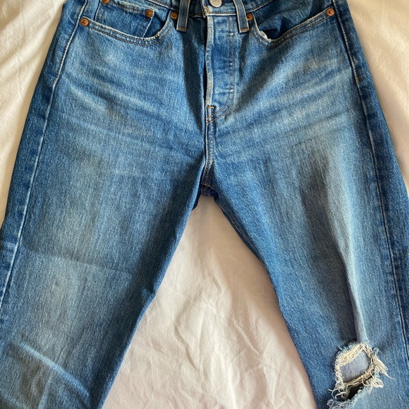 LEVIS WEDGIE DARK WASH JEANS WITH RIP - Picture 2 of 4